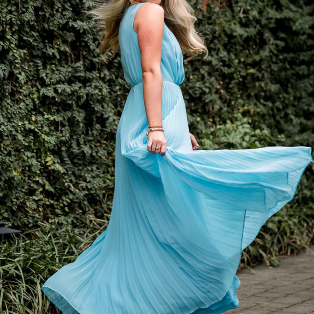 SLEEVELESS PLEATED MAXI DRESS - Picture 2 of 3